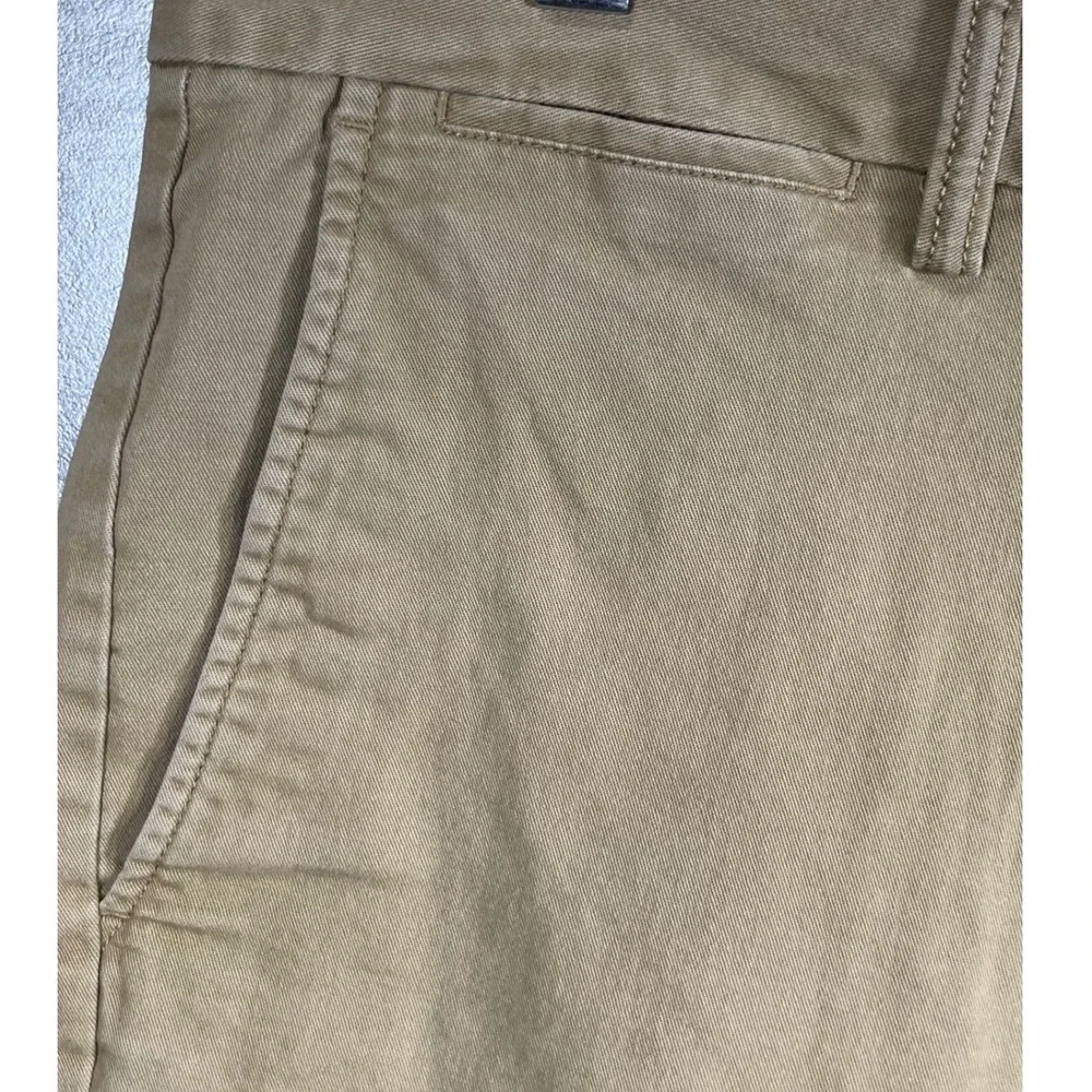 Old Navy Ultimate Slim Built-In Flex‎ Shorts Mens 36 Basswood Brown